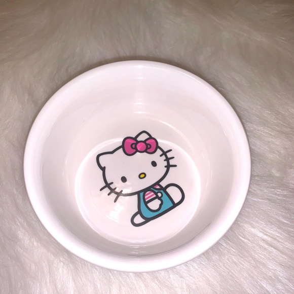 NEW!!! SET OF 2 HELLO KITTY PET BOWLS - Picture 3 of 6